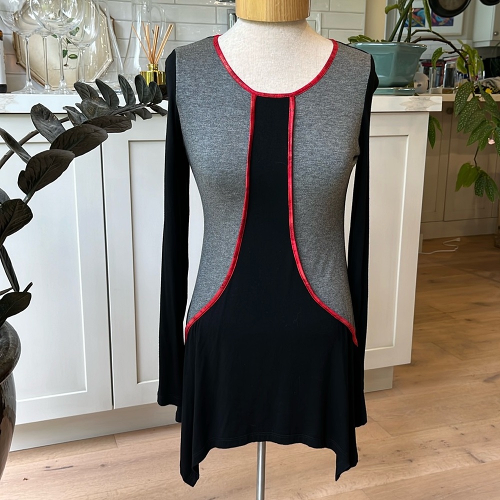 NWT Patrizia Luca shaped jersey knit tunic length handkerchief hem top